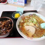 黄金 - 2023年7月　カルビ丼セット（800円）