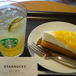STARBUCKS COFFEE - コーヒーエイドクールライム•オレンジ＆マンゴーのケーキ　¥1075