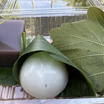 羊羹屋本舗 - 左から、水ようかん、水大福、柏もち