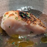 nishinakasu泥川武士 - 白甘鯛をなんと生ハムで〆て、燻製。金華ハムのスープ。すだちをすって。