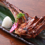 幸蔵 - 海の幸を中心に旬の食材にこだわった料理をリーズナブルに、かつボリュームたっぷりのメニューを揃えてます。
