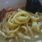 俺のラーメン あっぱれ屋 - 平打ち太麺です