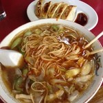 珍達そば - 注文したのは味噌珍達そば、黒豚餃子、ビール。全部美味しい！