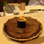 鮨　いの - 13. 赤雲丹の軍艦（愛媛県松山市二神島）※当日のお昼に採れたばかり