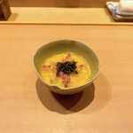 鮨　いの - 1. とうもろこしを裏漉しし、鰹出汁のジュレにすだちをかけて