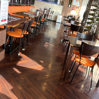 ダイニング・カフェ モア_2