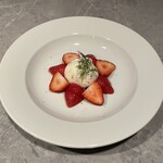 Burrata cheese with seasonal fruit