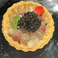 鉄板焼きWAGYU LIVERARY - 鮮魚のタルタル キャビア添え！！