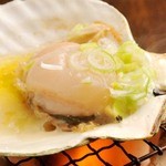 居酒屋のむず - 素材の味を大事に七輪で焼く!!新鮮ホタテをご堪能下さい!! 