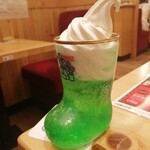 Komeda Ko-Hi Ten - クリームソーダ　¥680　　けっこう氷多い