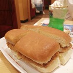 Komeda Ko-Hi Ten - カツカリーパン　¥990