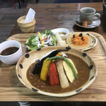 Kama To No Mori - コーヒーを飲むと急に食欲が　でキーマカレー　サラダに味噌汁と充実