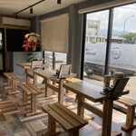 麺食堂 みぎた - 4人席もオシャレ。