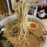 麺食堂 みぎた - 細麺が良くスープに絡む。