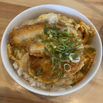 麺食堂 みぎた - カツ厚み1cmくらい3切れ柔らかウマし！