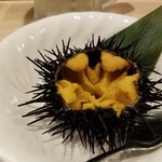 出羽鮨 - ムラサキウニ。