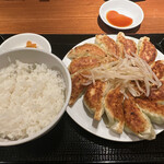 Mutsugiku - 餃子