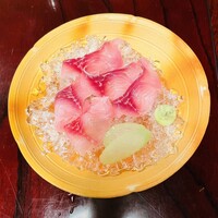 うかい鳥山 - なまじのお刺身より山里の食材で出される鯉の洗いの方が嬉しいです‼︎泥吐きも完璧で　昔の田舎料理のような鯉の泥臭さは皆無です。最初は　山葵と醤油でいただきましたが　　やっぱり酢味噌が一番でした！