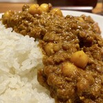 キッチンカリオカ - レンズ豆・ヒヨコ豆のトマトキーマカレー
お豆たっぷり挽肉もゴロゴロ♪