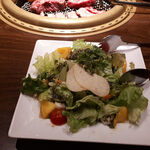 ワンカルビ - バジル香るマンゴーとモッツァレラのサラダ　カプレーゼ仕立て　2023.7