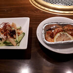 ワンカルビ - 蒸し鶏とコリコリメンマの麻辣和え、殻ごと食べるガーリックシュリンプ　2023.7