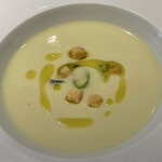 ヤマガタ サンダンデロ - 冷製アスパラのスープ