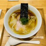 飯田商店 - わんたん入りしょうゆらぁ麺　1,950円