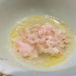 飯田商店 - 薄切りのバラを入れたら、肉の旨みが広がる