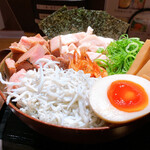 神楽 海老で鯛を釣る麺堂 - 