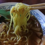 中華そば 初代 梵天丸 - 麺持ち上げてみました。