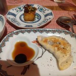 fu-fu shisen - 選べる点心②：野菜餃子（奥は奥さんの大根モチ）