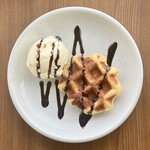 カフェ ダスティアーツ - ワッフル