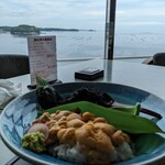 シーサイド - 海を見ながらうに丼