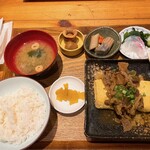 大衆酒場おかにわ - 肉出し巻き定食