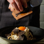 ６．仕上げにトリュフを削り完成です