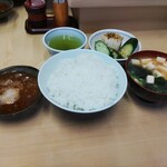 Imoya - 天つゆ、味噌汁、ご飯、おしんこ 100円 ♪