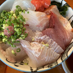 ふくちゃん家 - 本日の海鮮丼のアップ