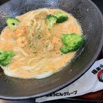 極楽うどん TKU - エビトマトクリームうどん