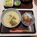 Torigakoi - 冷やし鶏坦々うどんと牛肉タタキセット1100円