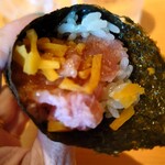 SUSHI TOKYO TEN、 - 私が生の玉ねぎ苦手なのに気づいてくれて、私の分はトロたく巻に変更してくれました