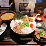 神楽 海老で鯛を釣る麺堂 - 