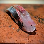 千葉たかおか - 当日11時に揚がった「金谷の鯵」はやはり圧巻。上身を使う握りも、口の中で暴れるようです。 そして香り高い♡