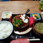 ナカガワ☆スエ食堂 - あか牛煮込みハンバーグ定食1400円