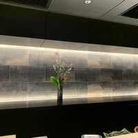 麻布十番 鮨 無銘 - 店内 カウンターより