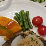 キッチン ブルー グローブ - 備え付けの野菜のアップ