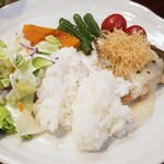 キッチン ブルー グローブ - ２回目はサラダも添えます