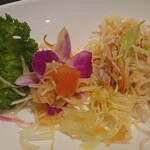中国料理 海松 - お花もパセリも当然頂きます 