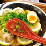 俺の中華たなか家 - スープはスッキリ☆爽やか♭　飲み進めると「出汁」の味わいをジンワリ感じてきます(^^)d