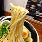 俺の中華たなか家 - 麺リフト⤴️「自家製太麺」にスッキリ☆だけとシッカリ♬したスープが絡んできます(^^)d