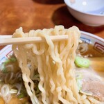 満古登食堂 - 中太のモッチモッチな麺　さすがは喜多方ラーメン